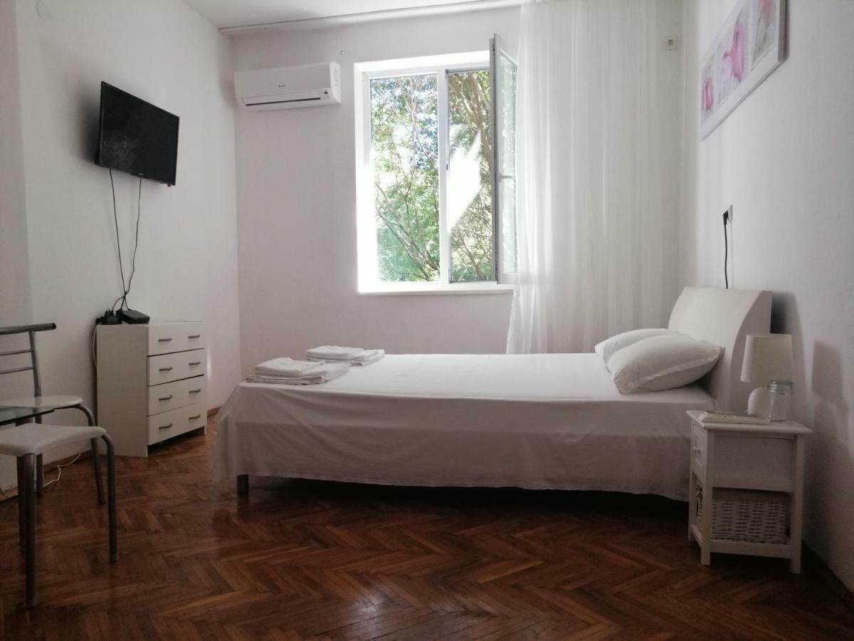 Top Location Near To City Center And Sea Garden Apartamento Burgas Exterior foto